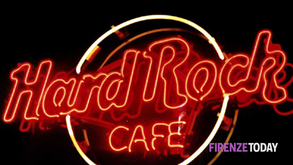 Hard Rock Cafe Firenze sostiene la ricerca sul cancro al seno con la 26ª edizione della campagna internazionale "Pinktobear"