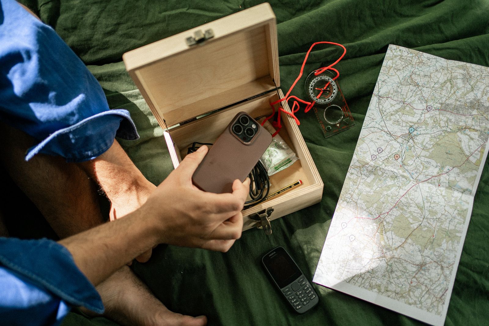 scatola dove chiudere il cellulare