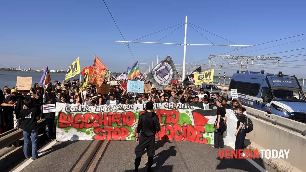 Sciopero per Gaza e manifestazioni, il ponte della Libertà è bloccato. Gli aggiornamenti in diretta - VeneziaToday