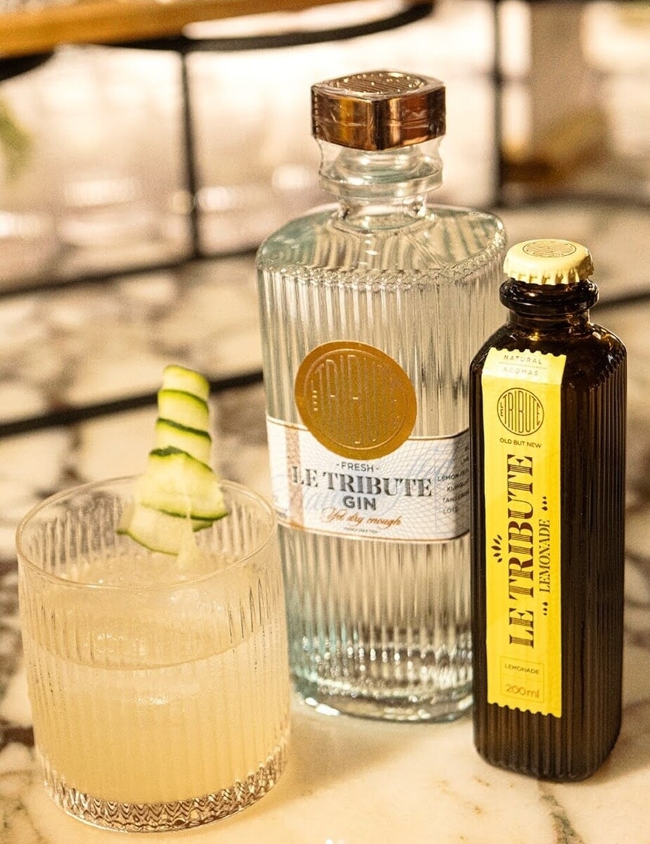 Il design delle bottiglie di gin e limonata Le Tribute