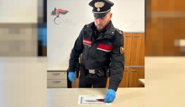 accoltella il padre dopo una lite in casa, arrestato 18enne
