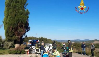 Albero crolla su un’auto dopo lo schianto, un morto e due feriti
