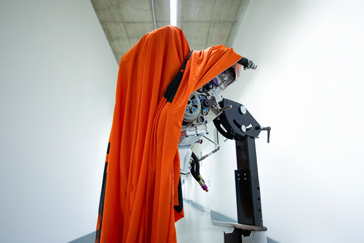 KTM entra nell'era 2027: ecco il rombo del motore 850cc al banco