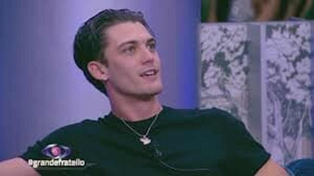 Grande Fratello, Jonas sbotta in diretta contro Grazia e Simona Ventura lo bacchetta: "Modera le parole"