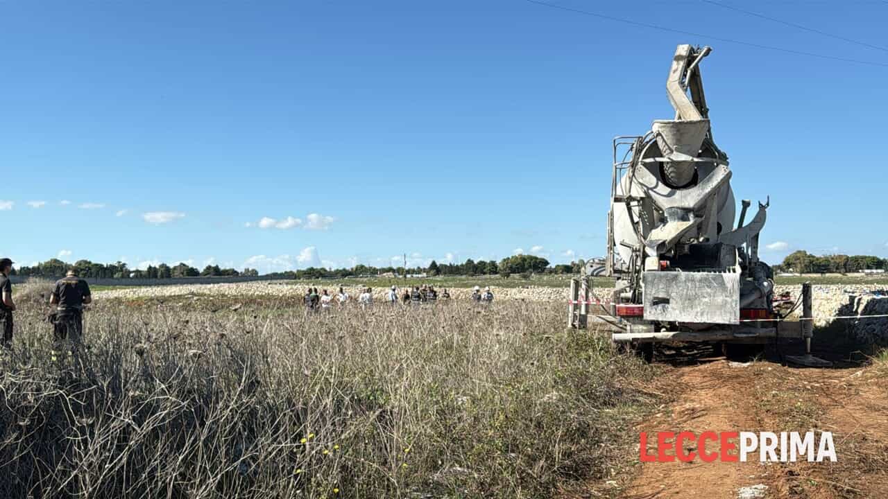 Pompa del cemento urta i fili elettrici: muore folgorato un operaio