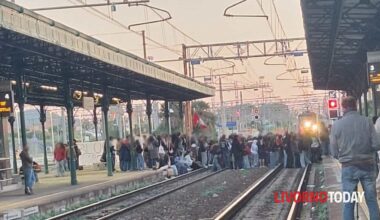 Livorno, manifestanti bloccano la stazione: "Pronti allo sciopero"