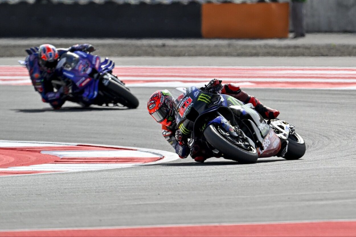 GP Indonesia 2025: Fabio Quartararo porta la Yamaha al comando del warm-up