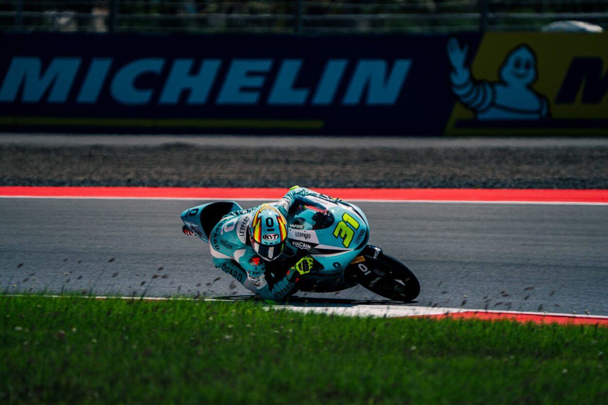 GP Australia 2025: Adrián Fernández il più rapido nella FP1 del venerdì