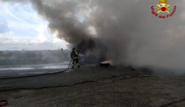 Camion in fiamme in galleria: chiuso tratto dell'A1