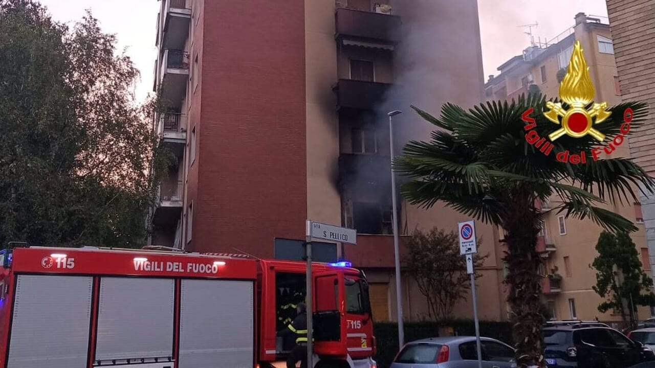 Tre morti in un incendio nel Milanese, 50 persone evacuate e palazzo sequestrato