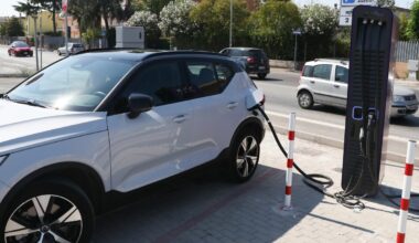 Incentivi auto elettriche, come risparmiare 11mila euro: le date degli sconti