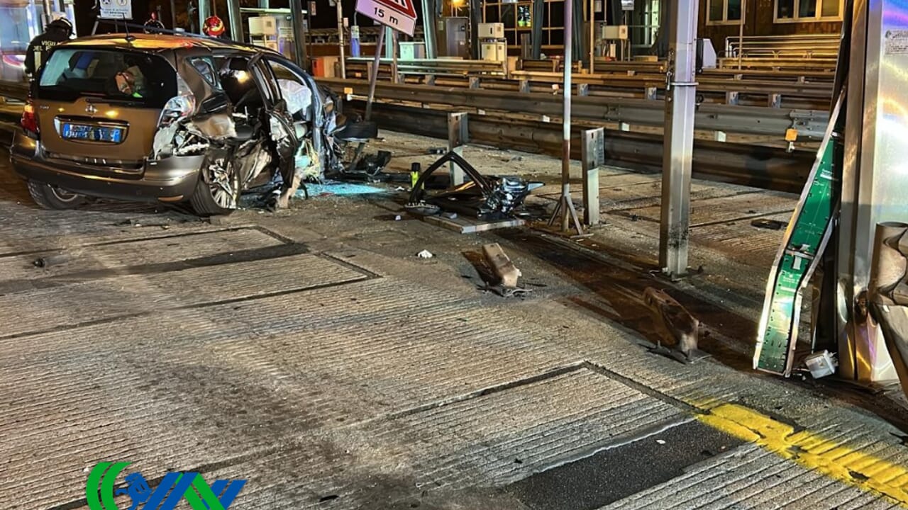 Incidente alla barriera di Mestre dell'autostrada A57, morta una donna