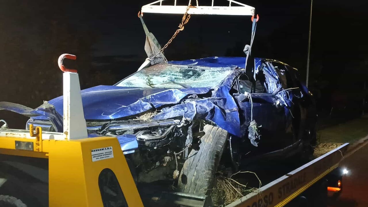 morto un giovane, un altro è ferito