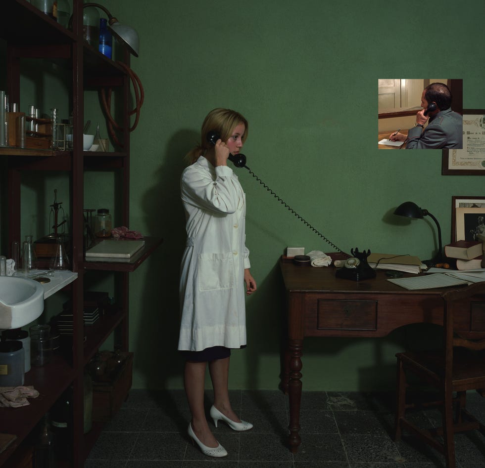 Jeff Wall, Informant, An occurrence not described in chapter 6, part 3, of Últimas tardes con Teresa by Juan Marsé, 2023, Inkjet print, 136.3 x 141 cm jeff wall, informant, an occurrence not described in chapter 6, part 3, of Últimas tardes con teresa by juan marsé, 2023, inkjet print, 136.3 x 141 cm
