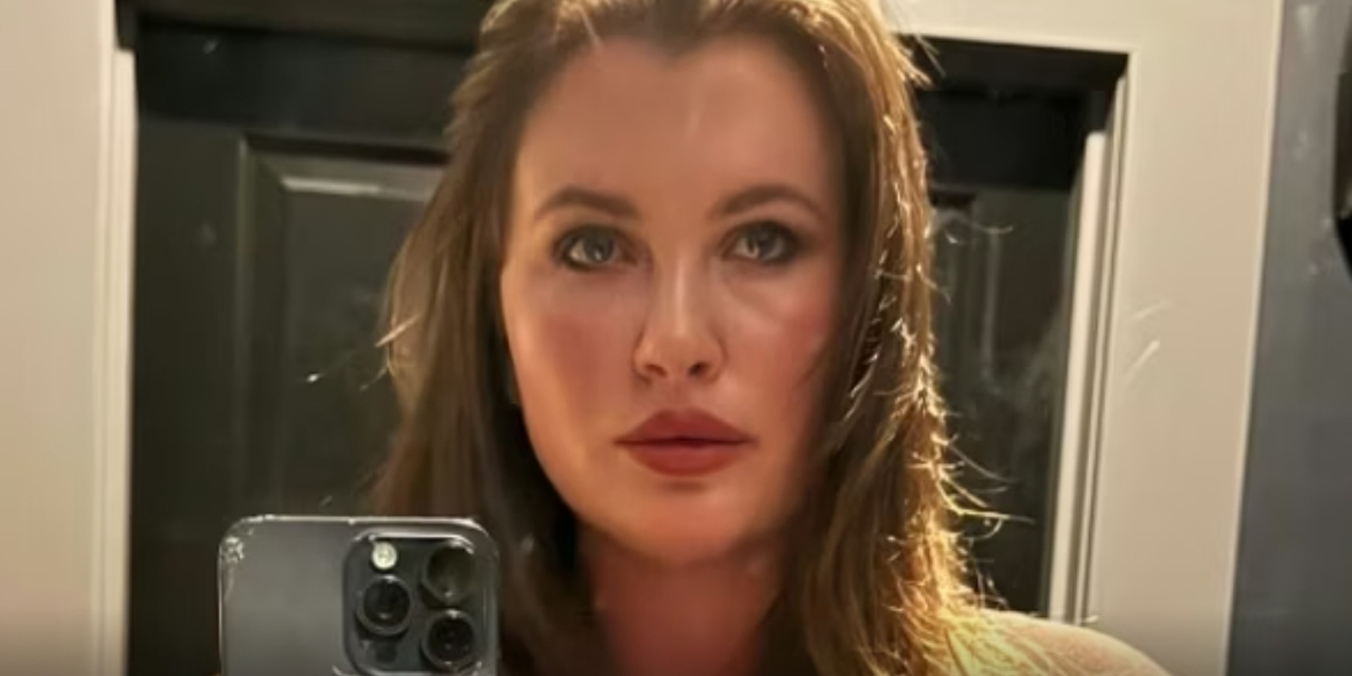 Ireland Baldwin contro papà Alec e mamma Kim Basinger: «Narcisisti, inaffidabili e tossicodipendenti»