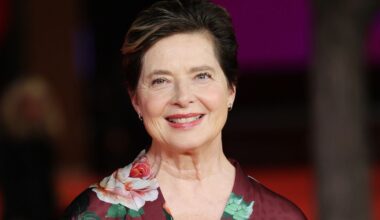 Abito floreale di Isabella Rossellini, vestito elegante che si indossa sia di giorno sia di sera
