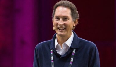 Juventus in vendita? Elkann ci pensa davvero: i tifosi vogliono l'addio