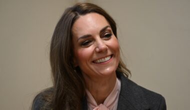 Kate Middleton, il gesto (che non passa inosservato) durante le visite reali