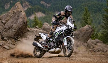 Nuova Kawasaki KLE500 2026, come è bella l'avventura