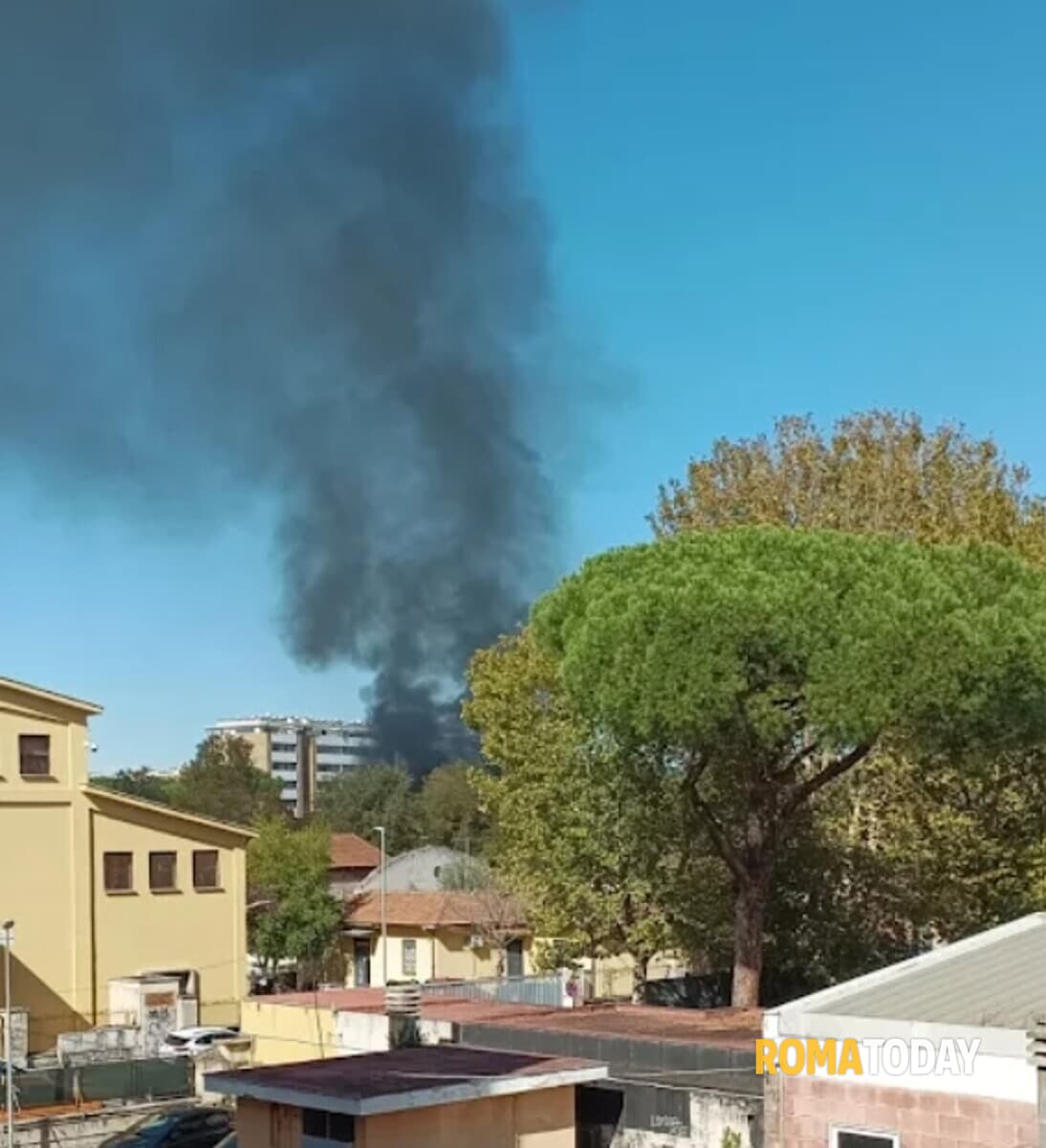 L'incendio a Centocelle L'incendio a Centocelle