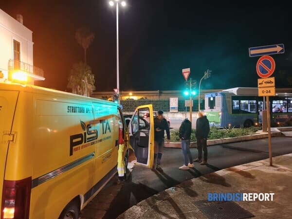L'intervento del personale Pissta in via ponte ferroviario