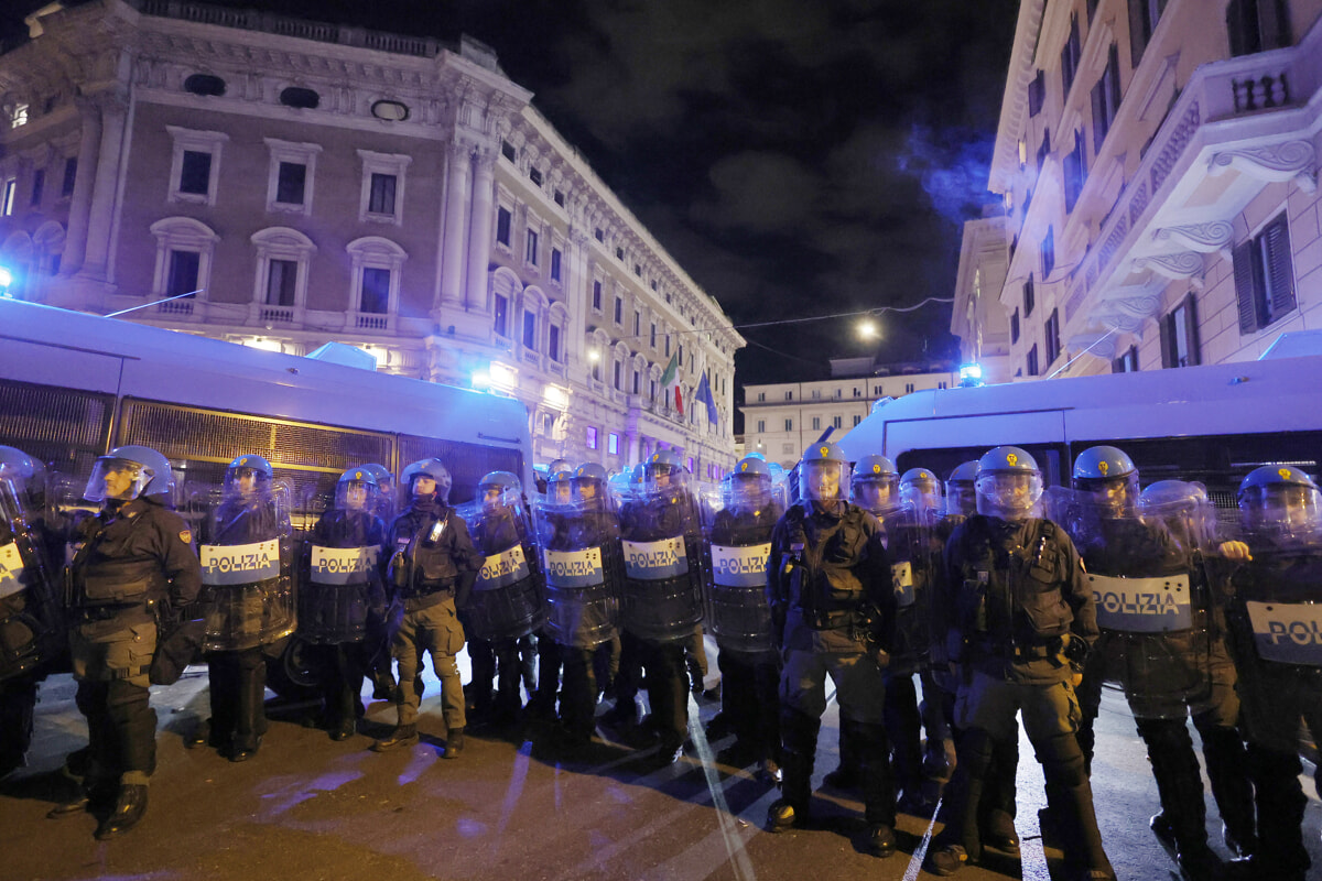 La polizia in posizione