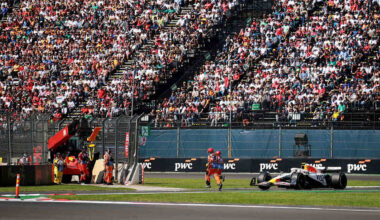 Commissari F1 in pista in Messico mentre passa Lawson