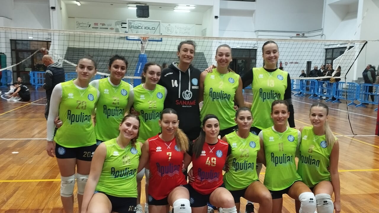 le atlete dell'Aurora Volley Brindisi ai nastri di partenza