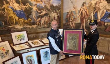 Opere false alla mostra su Dalì, sequestrati 21 dipinti