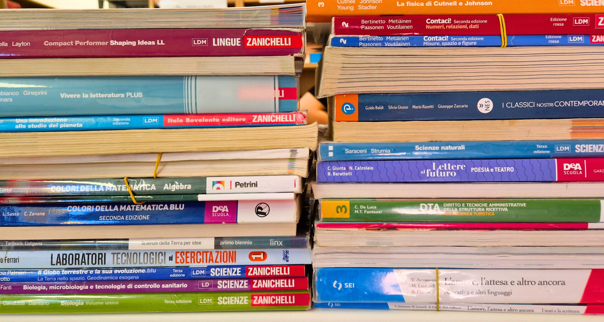 A settembre calano i grassi, salgono i prezzi dei libri scolastici
