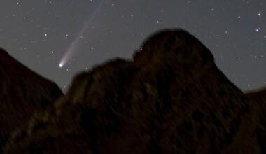 Lo spettacolare passaggio della cometa Lemmon sulle Orobie