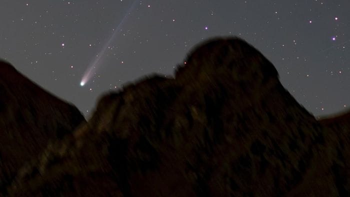 Lo spettacolare passaggio della cometa Lemmon sulle Orobie