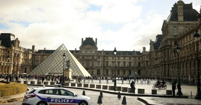 Furto al Louvre, la procuratrice di Parigi: “Ho ancora speranza di recuperare i gioielli”