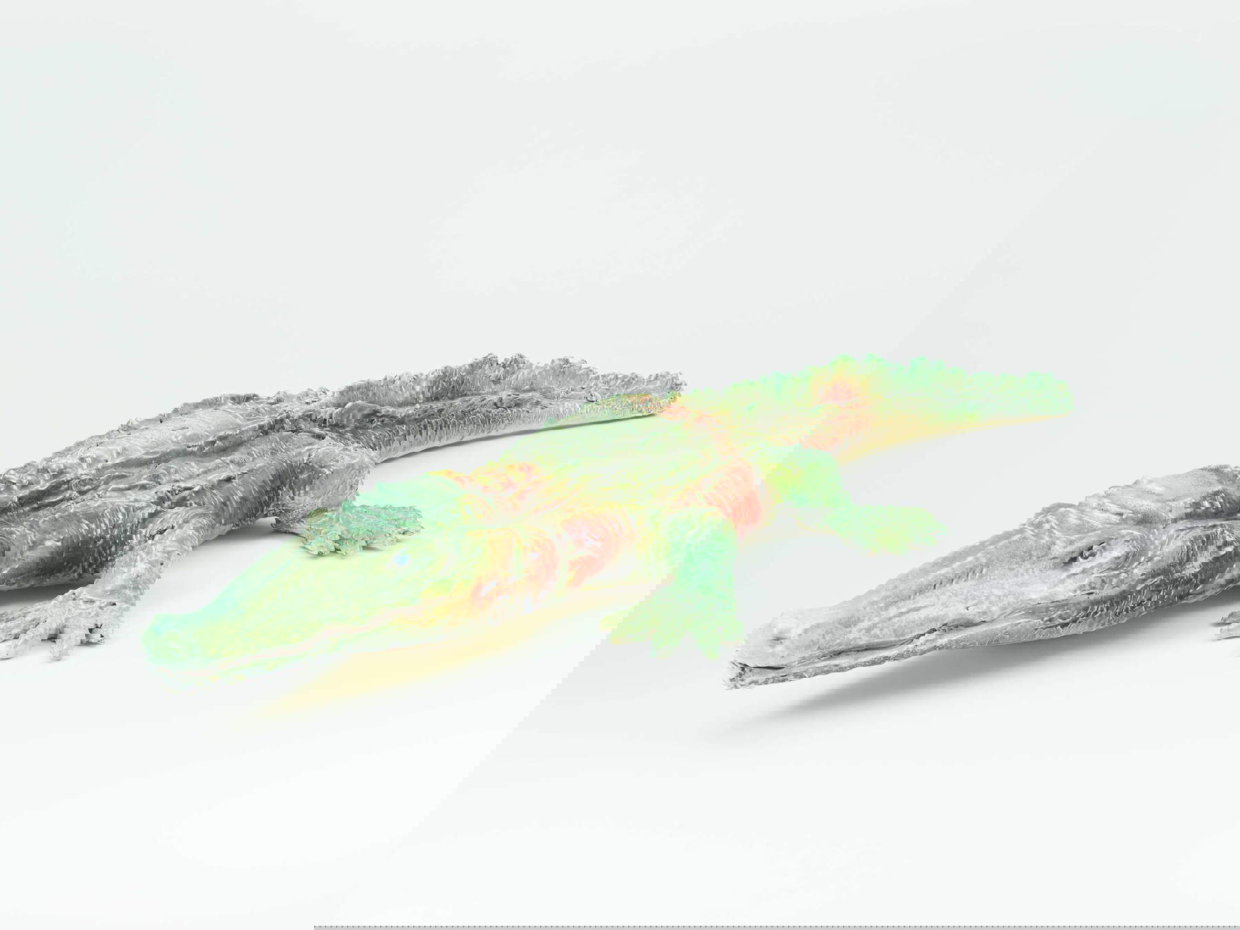 Lucio Fontana, Coccodrillo (1936-37; terracotta smaltata e dipinta: verde, rosso e giallo, 18 x 130 x 42 cm; St. Moritz, Karsten Greve) © Fondazione Lucio Fontana, Milano, by SIAE 2025