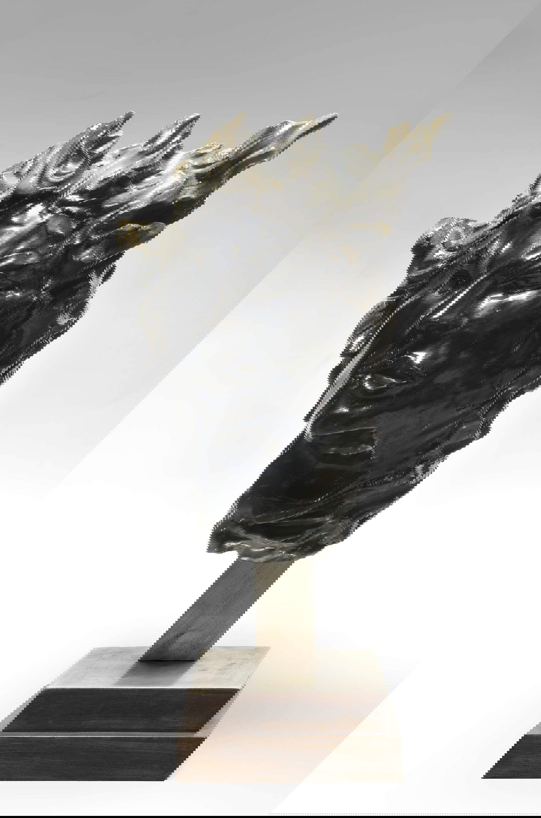 Lucio Fontana, Medusa (1938-1939; terracotta smaltata, dipinta e lustrata nero e grigio, 38 x 28 x 15 cm; Verona, Palazzo Maffei Fondazione Carlon) © Fondazione Lucio Fontana, Milano, by SIAE 2025