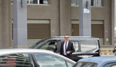 "Le Iene" a Cosenza, lanciati oggetti contro Luigi Pelazza