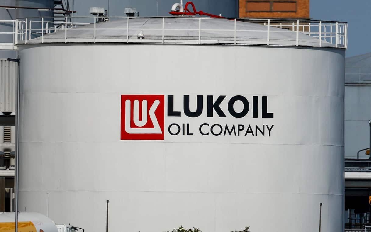 Sanzioni Usa sul petrolio russo, Lukoil venderà le sue attività all'estero