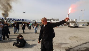 corteo per Gaza, i manifestanti sulle piste tra gli aerei