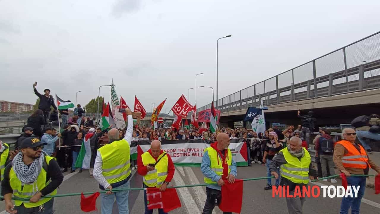 Si è diviso il corteo per Gaza (in piazza 80mila persone): occupata la Tangenziale Est