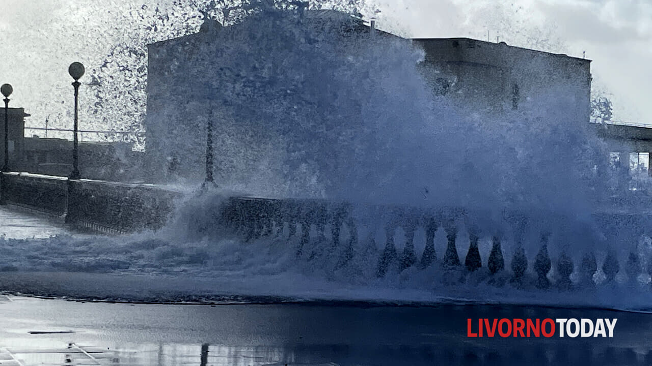 Previsioni meteo Livorno, domenica 26 ottobre allerta gialla per mareggiate