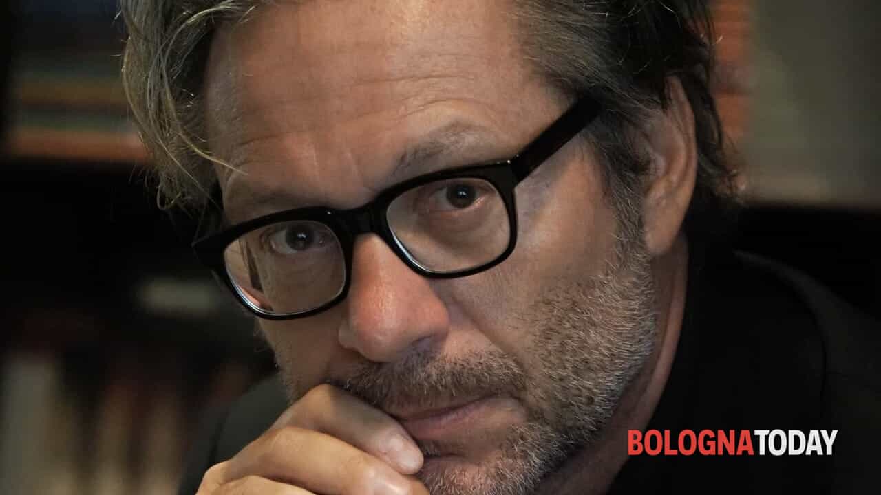 Massimo Recalcati presenta il suo libro "La luce e l'onda. Cosa significa insegnare?"