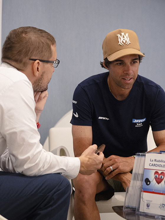 Visite Jayco AlUla all’Istituto delle Riabilitazioni Riba di Torin, Michael Matthews, Alberto Dolfin