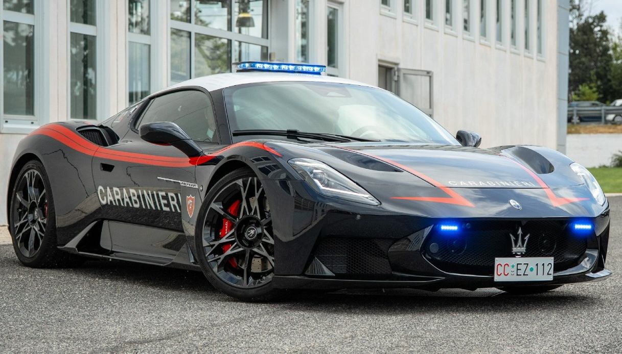 Maserati e Alfa Romeo dei Carabinieri, due bolidi speciali per il trasporto urgente