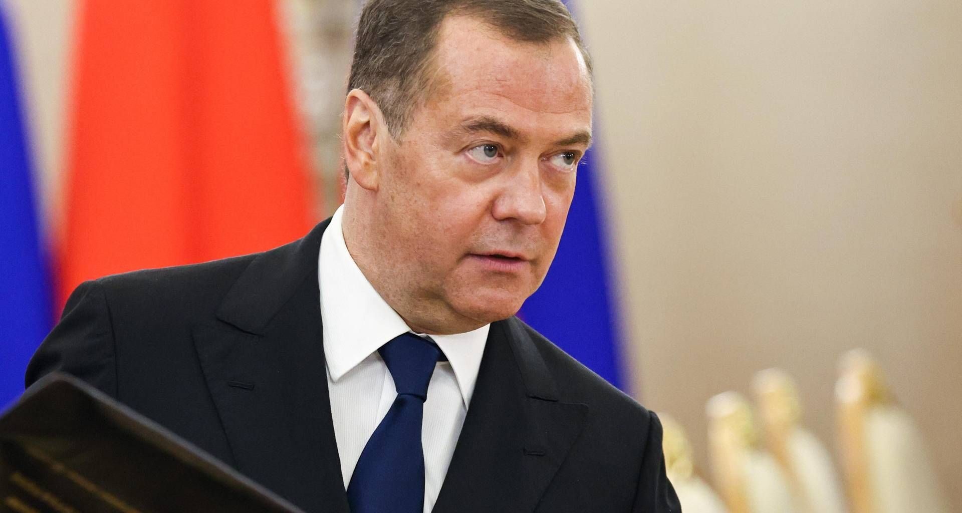 "La Russia non vuole la guerra con l'Europa, ecco perché", la lezione di Medvedev