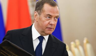 "La Russia non vuole la guerra con l'Europa, ecco perché", la lezione di Medvedev