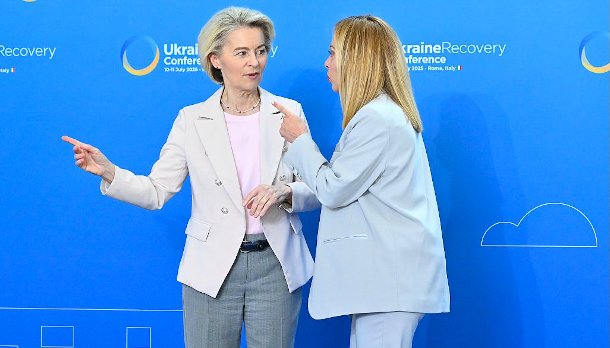 Meloni all’Europa: “Urgente intervenire sulle auto”