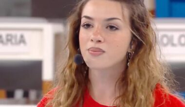 Michelle canta la sua "Gipsy", vince la sfida con Alìa e resta nella scuola