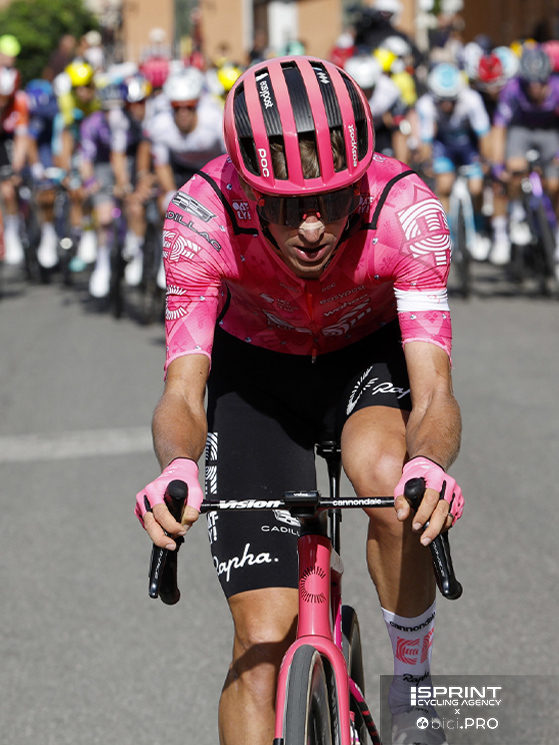 Giro dell'Emilia 2025, attacco di Mikel Honoré sul muro di San Luca