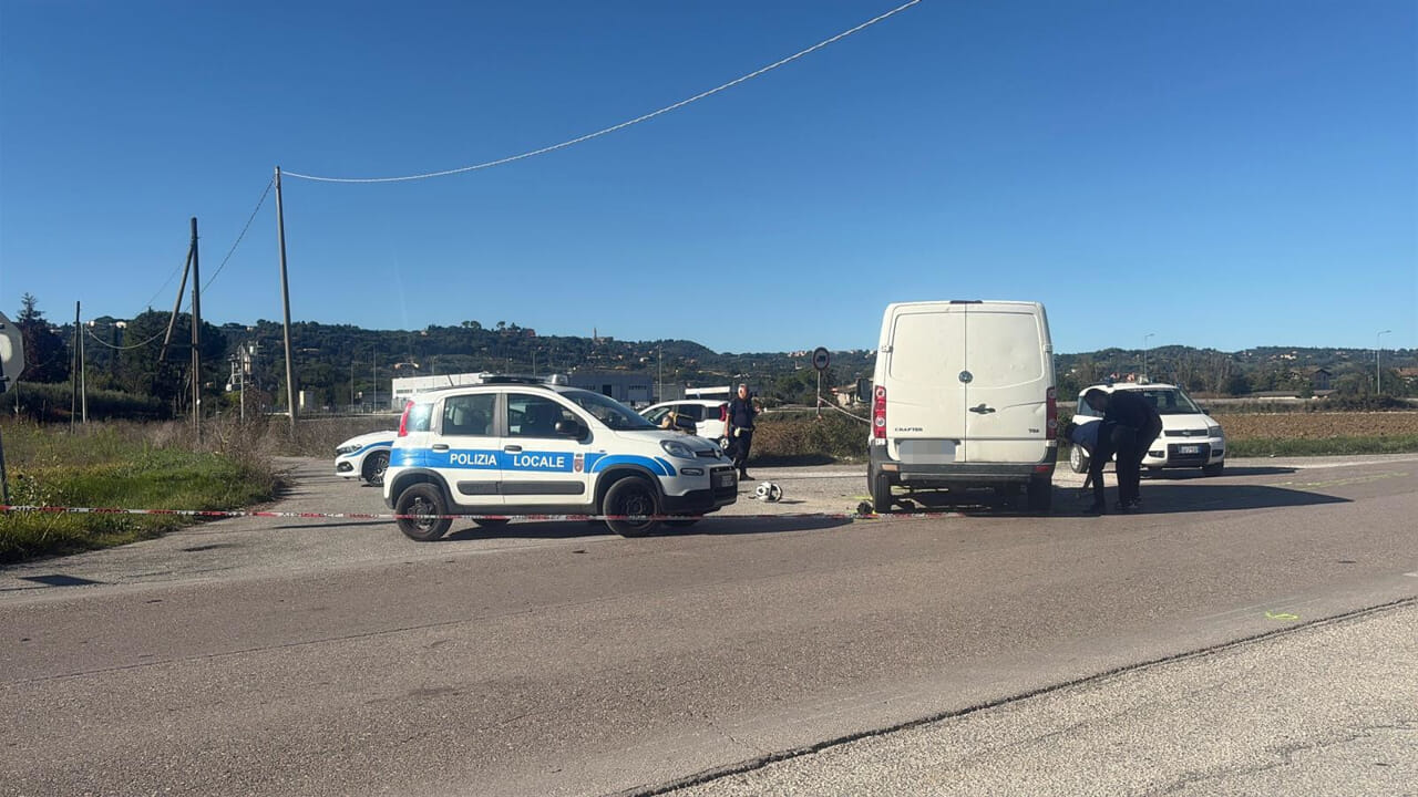 Incidente mortale a Balanzano, muore motociclista di 62 anni