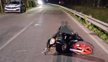 Incidente a Ostia, perde il controllo scooter e finisce nel canale: morto un uomo